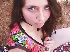 Berbulu cokelat evette akan naked di Taman