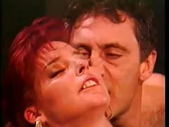 Redhead tak berperasaan vagina memprovokasi pornlegend