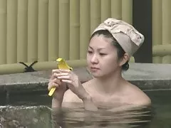 Jepang spring spa alam bush.